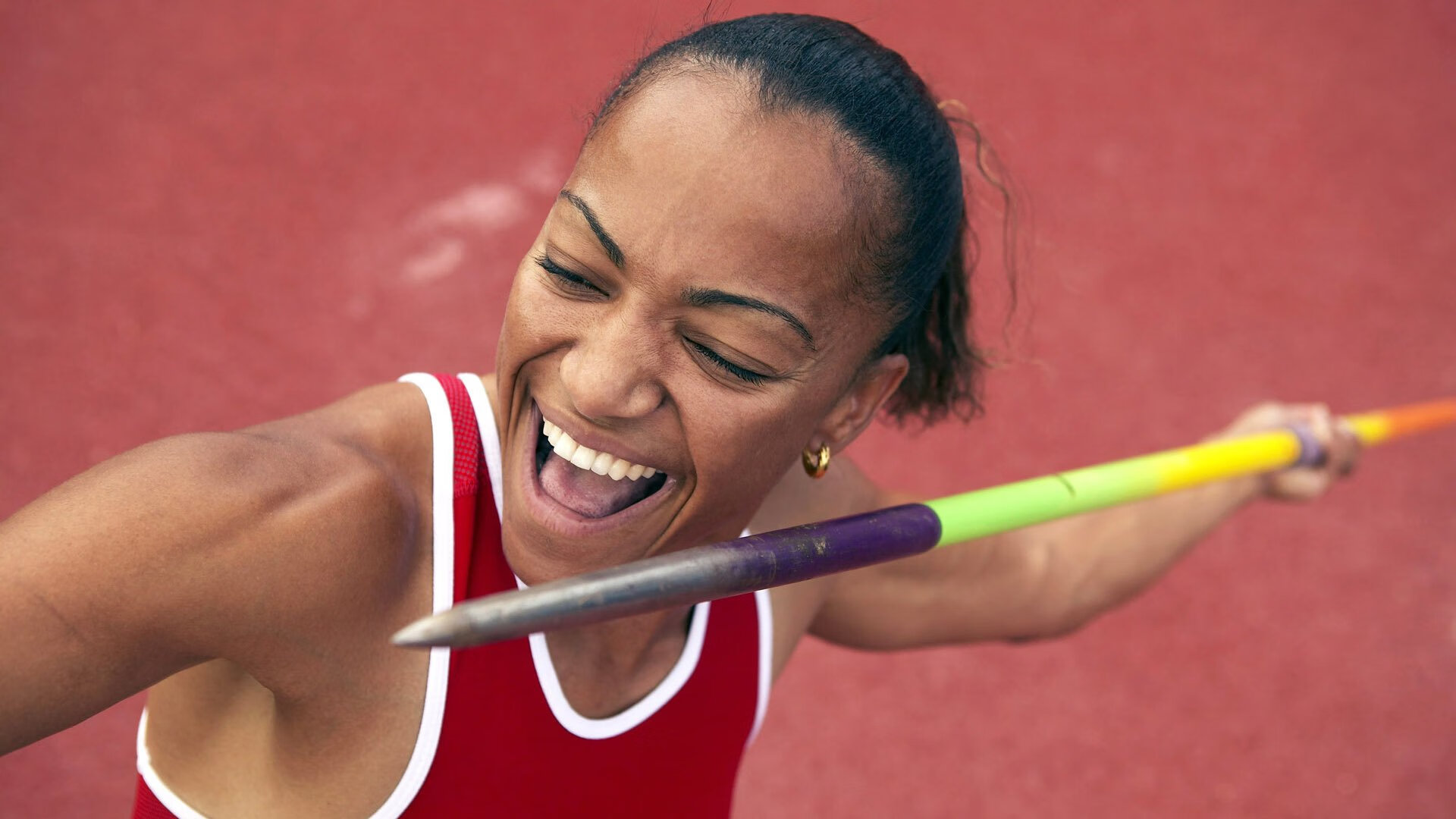 萨拉赫赛后谦逊发言登热搜,纽约尼克斯血战广州队引发热议